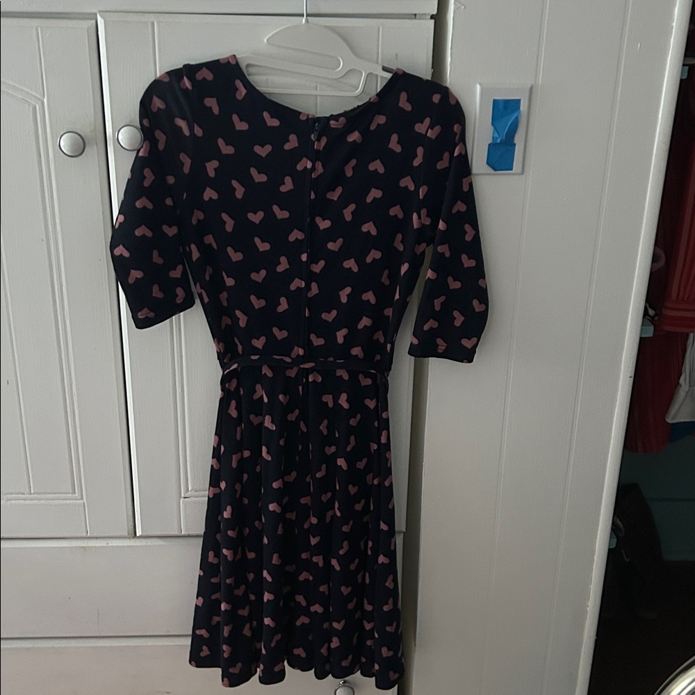 NWOT Unique Vintage Brand Black Dress w/ Pink Hearts & matching belt/EUC/Zipper - Picture 2 of 6
